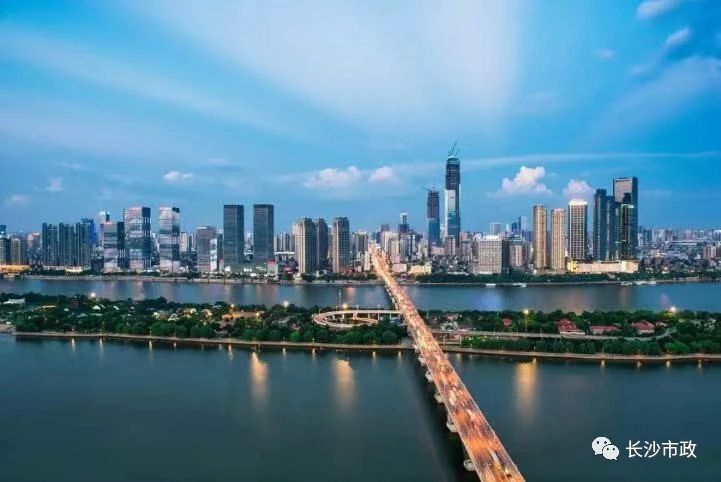 以城市，見未來；與城市，共成長(zhǎng)